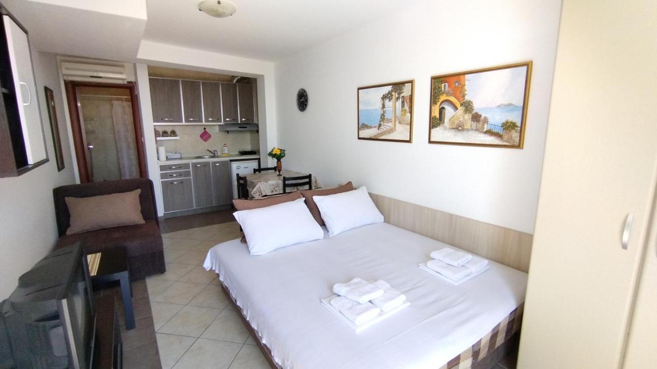 Rakocevic Apartments Petrovac Rum bild